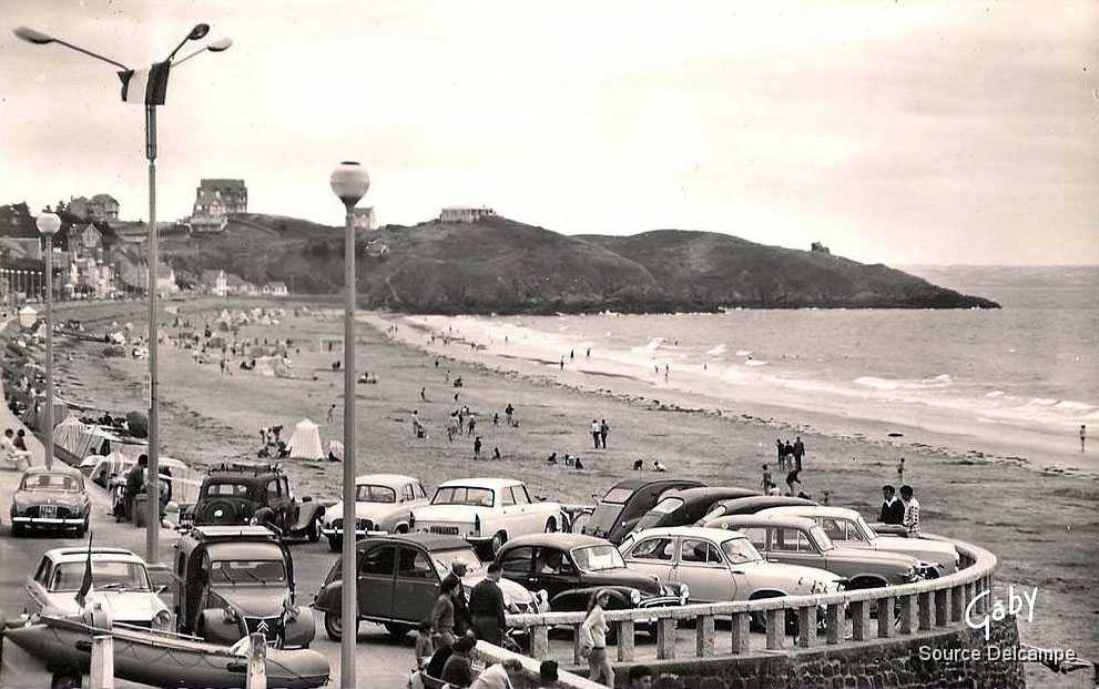 22 Le Val Andre La plage vers les murs blancs.jpg